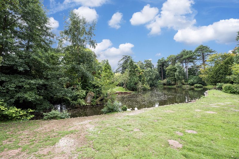 Grounds & lake- click for photo gallery